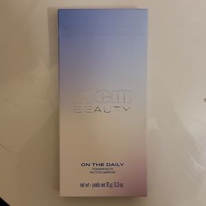 ITEM BEAUTY ON THE DAILY PALETTE